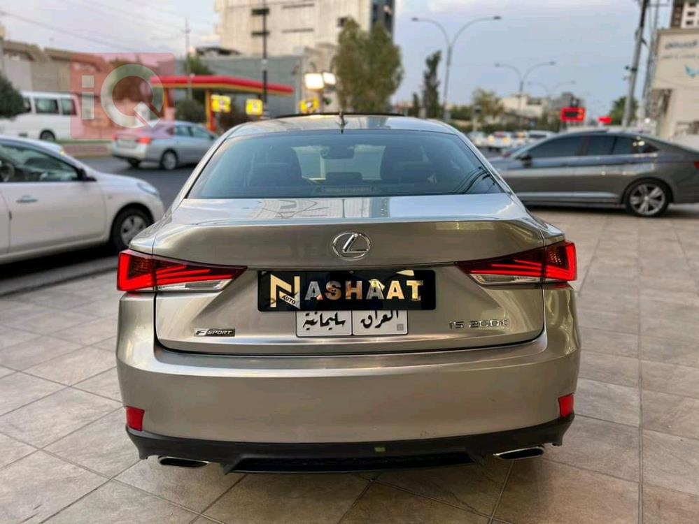 لكزس IS